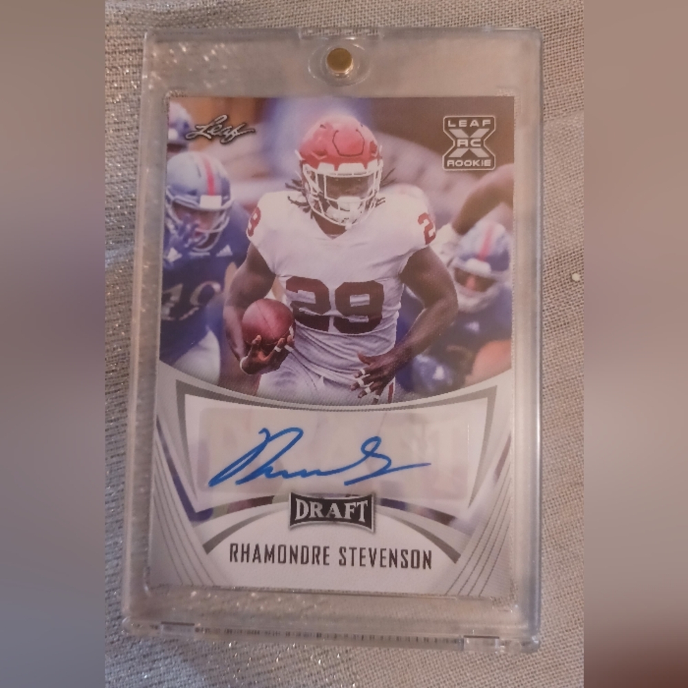 2021 Leaf Rhamondre Stevenson Autographed Rookie Card
